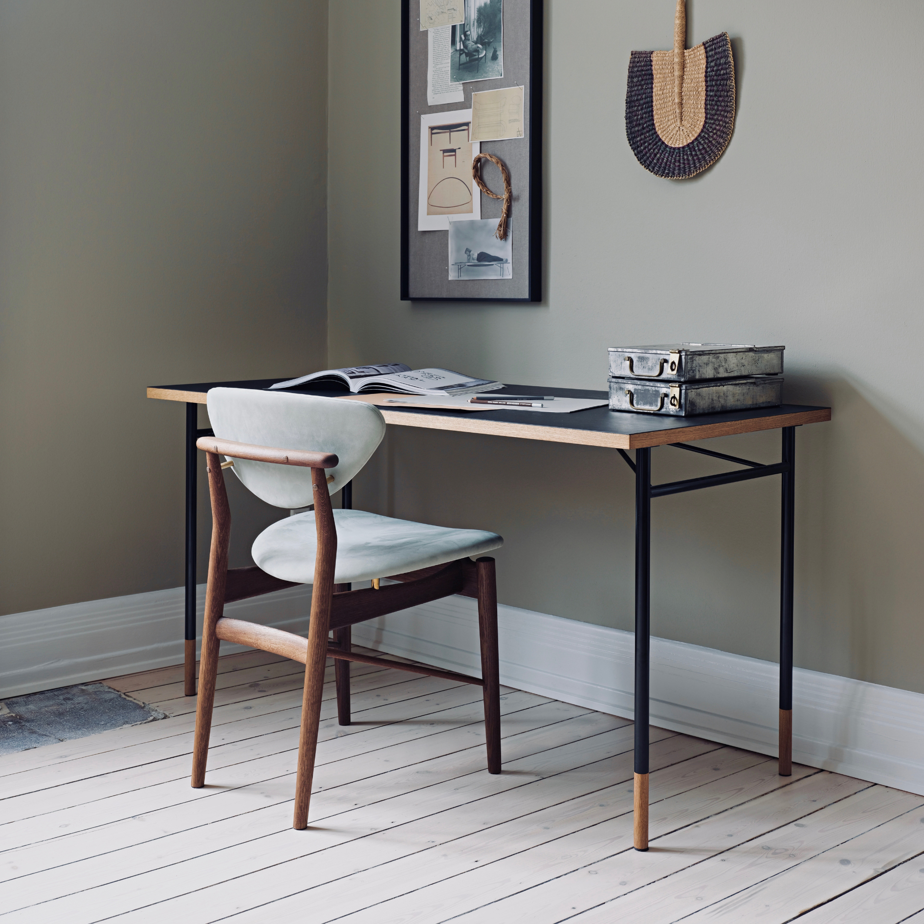 The Nyhavn Desk